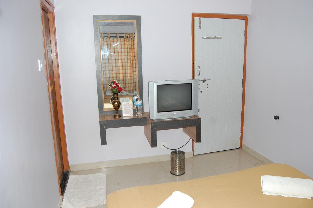 Hotel Utsav Shirdi Exterior photo